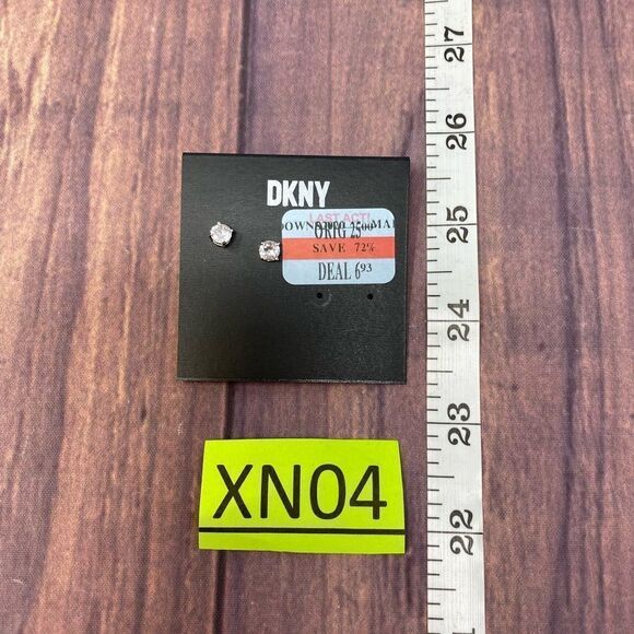 DKNY CUBIC ZIRCONIA SILVER STUD EARRINGS XN04 - Picture 3 of 3